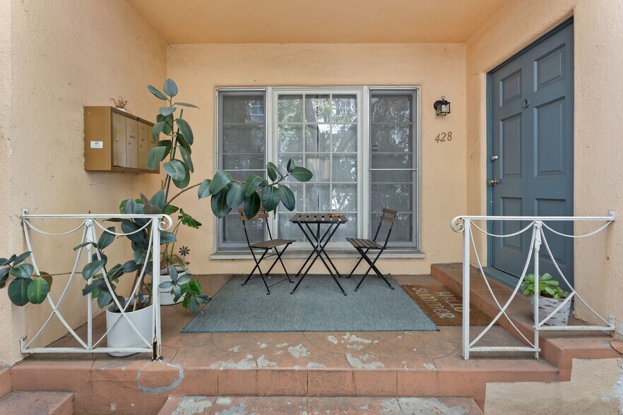 More Photos Of 428 N Genesee Ave, Los Angeles Apartments For Sale