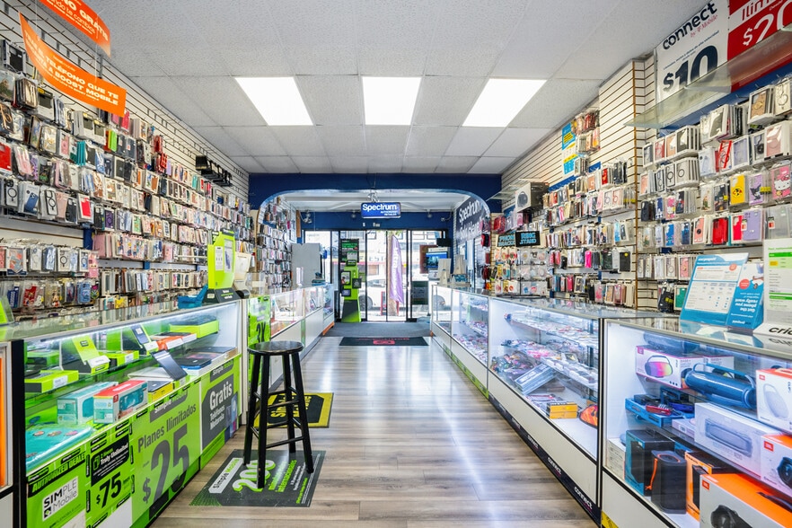 More Photos Of 1117 N Western Ave, Los Angeles Storefront Retail Office For Sale