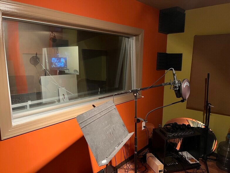 More Photos Of 8022 Old Alexandria Ferry Rd, Clinton Flex For Sale