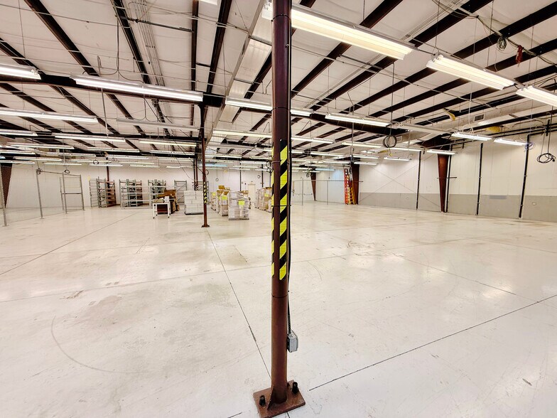 More Photos Of 2529 Commerce Pky, North Port Warehouse For Lease