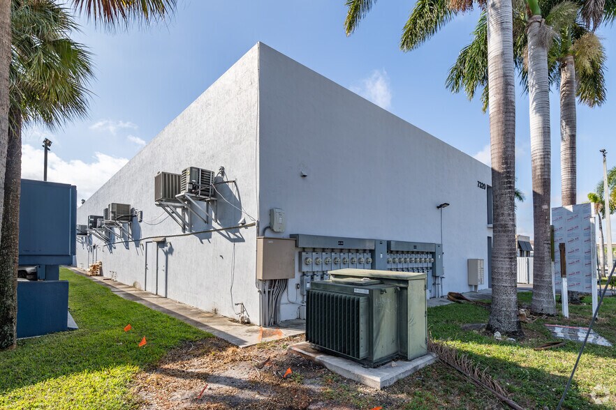 More Photos Of 7320 NW 12th St, Miami Warehouse For Lease