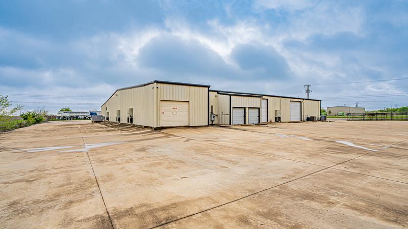 More Photos Of 10100 Hicks Field Rd, Fort Worth Warehouse For Sale