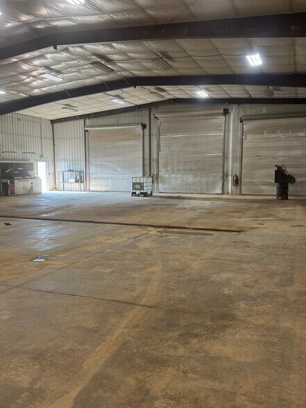 More Photos Of 2042 125th Avenue NW Ave, Watford City Warehouse For Sale