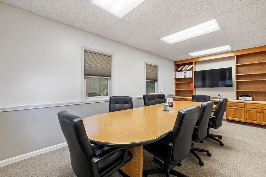 More Photos Of 214 Lake St, Bristol Office For Sale