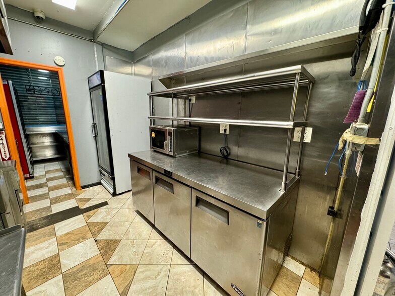 More Photos Of 726 Courtlandt Ave, Bronx Restaurant For Lease