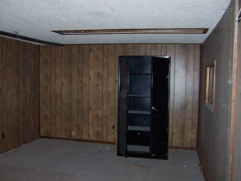 More Photos Of 516 W Lancaster Blvd, Lancaster Freestanding For Lease