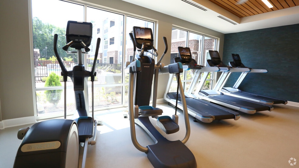 More Photos Of 301 Continental Pkwy, Newport News Apartments For Sale