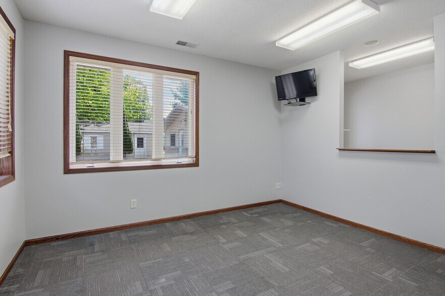 More Photos Of 2108 S Broadway St, Menomonie Office For Sale