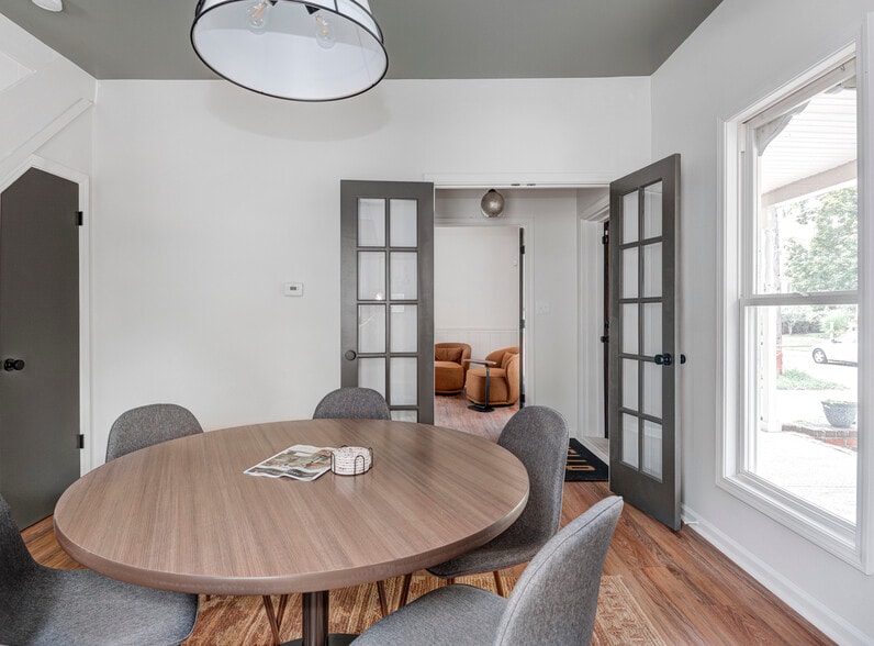 More Photos Of 6543 Ferguson St, Indianapolis Office Residential For Lease