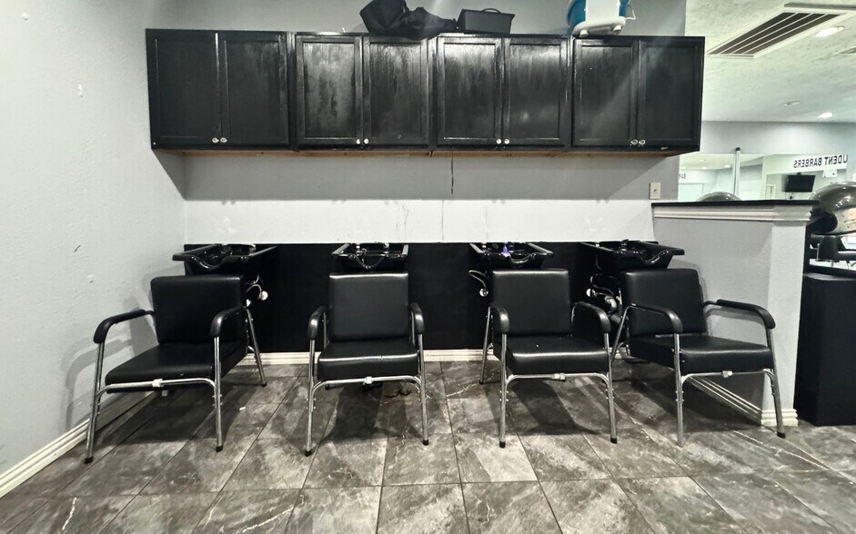 More Photos Of 1707 State Highway 21 W, Caldwell Office For Sale