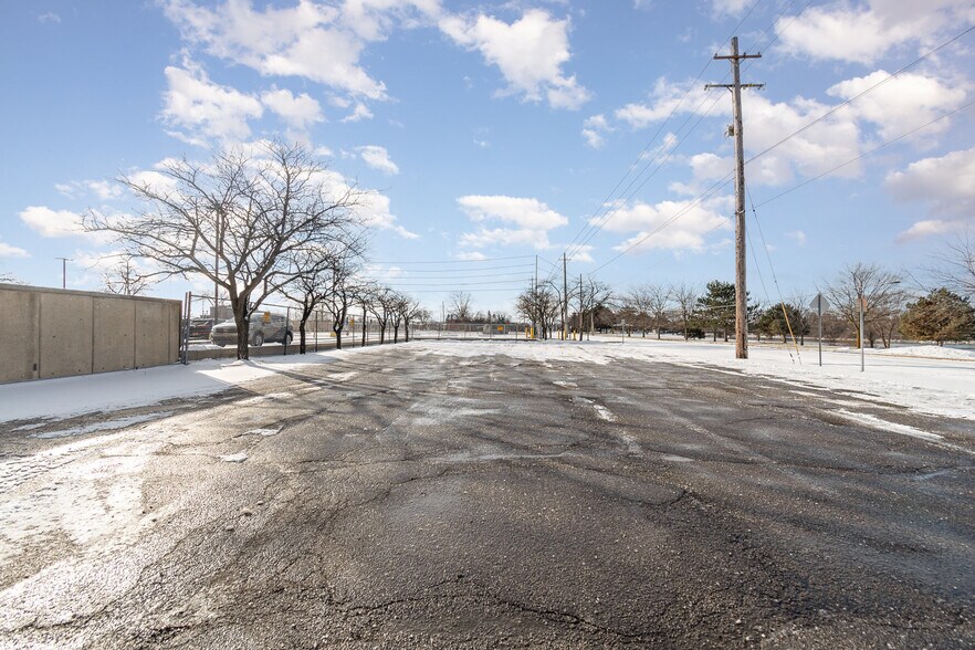 More Photos Of 334 S Water St, Saginaw Office For Sale