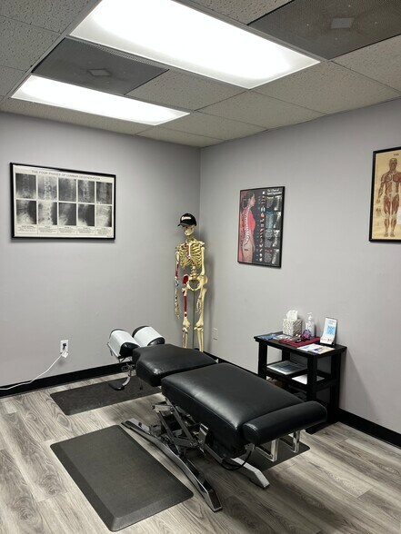 More Photos Of 4711 Mission Rd, Mission Office For Sale