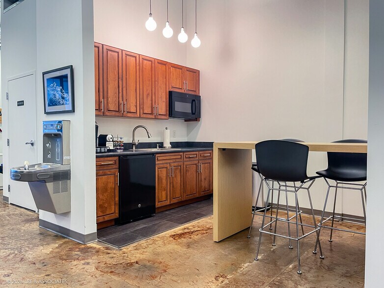 More Photos Of 100-112 SW 6th St, Gainesville Office For Lease