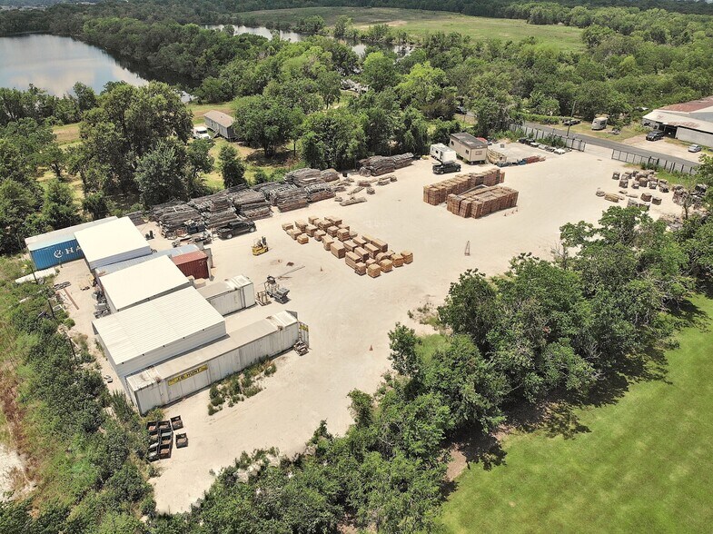 More Photos Of 903 Steele Rd, Highlands Warehouse For Sale