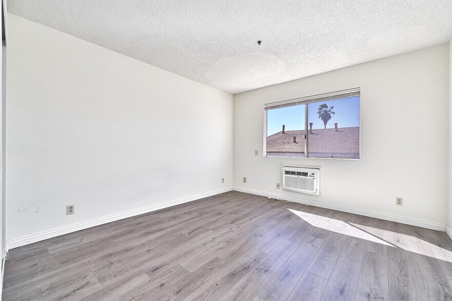 More Photos Of 209 S Alexandria Ave, Los Angeles Apartments For Sale