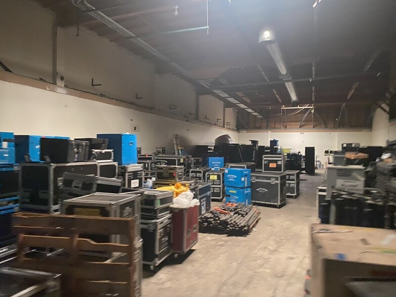 More Photos Of 3700 W Segerstrom Ave, Santa Ana Warehouse For Lease
