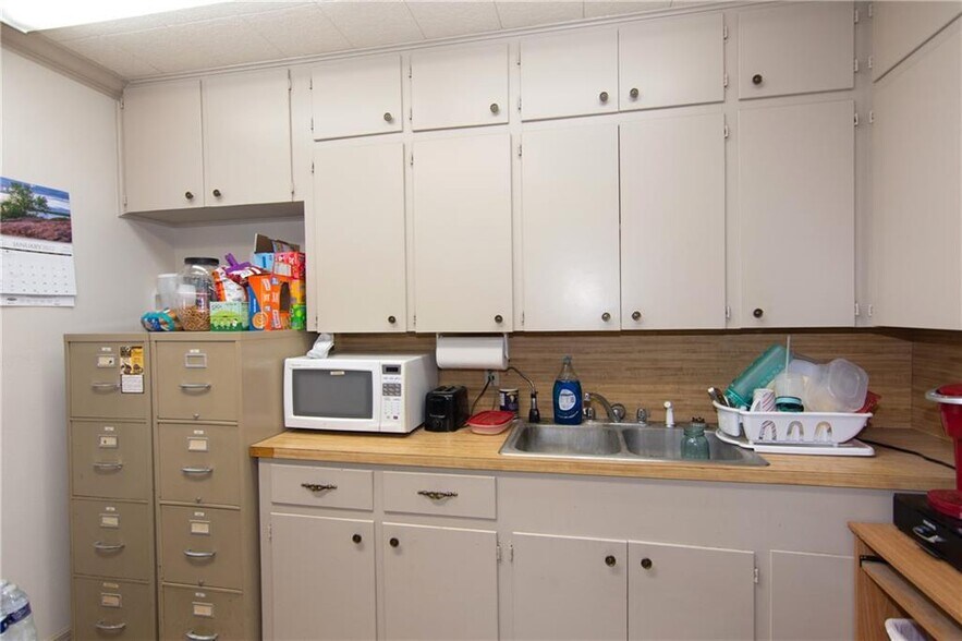 More Photos Of 500 Southland Dr, Burnet Flex For Lease