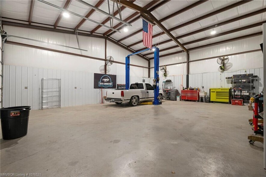 More Photos Of 209 S Broadway St, Stigler Flex For Sale