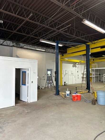 More Photos Of 970 Mercer Rd, Franklin Warehouse For Lease