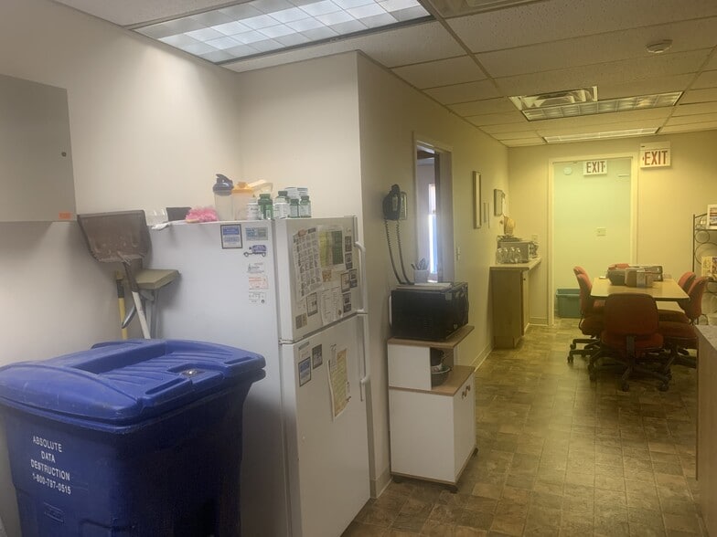 More Photos Of 21 Main St, Rochester Storefront Retail Residential For Lease