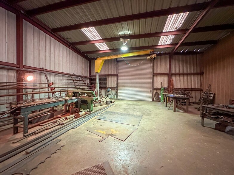 More Photos Of 4133 Loop 343, Rusk Manufacturing For Sale