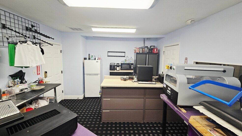 More Photos Of 306-308 Roberts Ln, Bakersfield Storefront Retail Residential For Sale