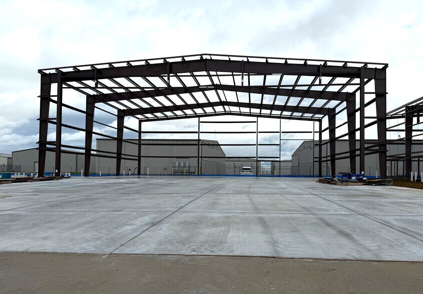 More Photos Of 3000 Westcourt rd, Denton Airplane Hangar For Sale