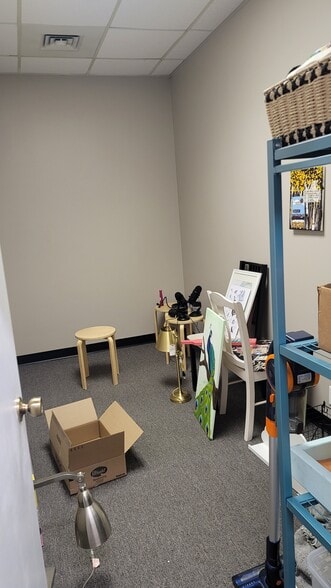 More Photos Of 500 S Polk St, Greenwood Showroom For Lease