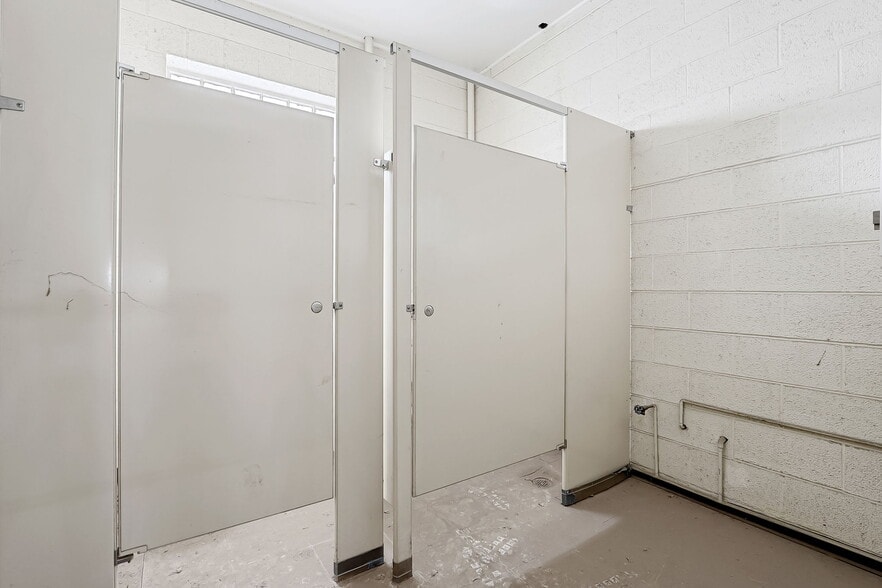 More Photos Of 220 N Saint Vrain St, El Paso Light Distribution For Sale