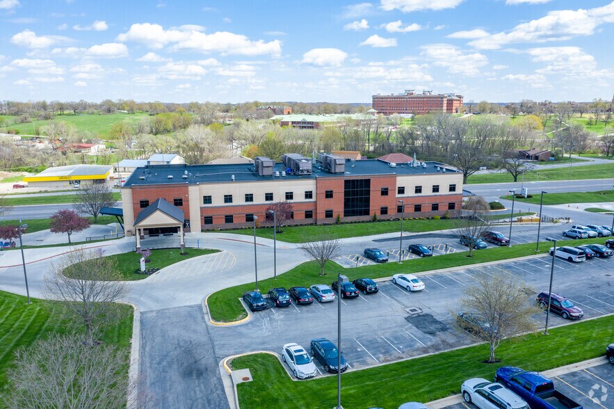 More Photos Of 3550 S 4th St, Leavenworth Medical For Lease