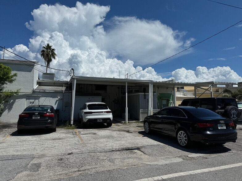 More Photos Of 19-23 N Blvd Of Presidents, Sarasota Storefront For Lease