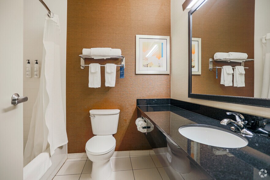 More Photos Of 3930 Stahl Dr SE, Grand Rapids Hotel For Sale