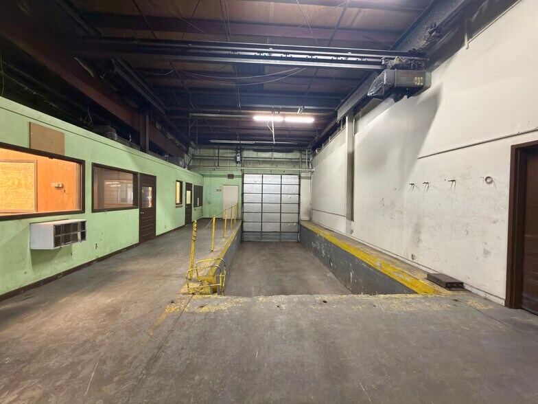 More Photos Of 3200 S Zuni St, Englewood Manufacturing For Lease