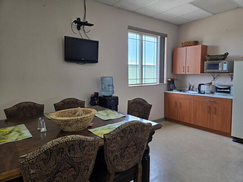 More Photos Of 900 Parker Pl, Schererville Office For Sale