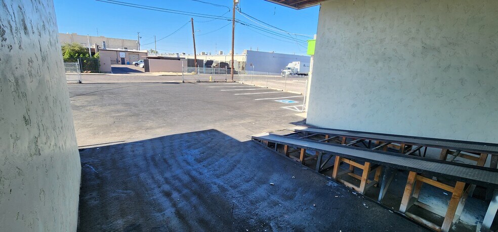 More Photos Of 2319 W Holly St, Phoenix Warehouse For Lease