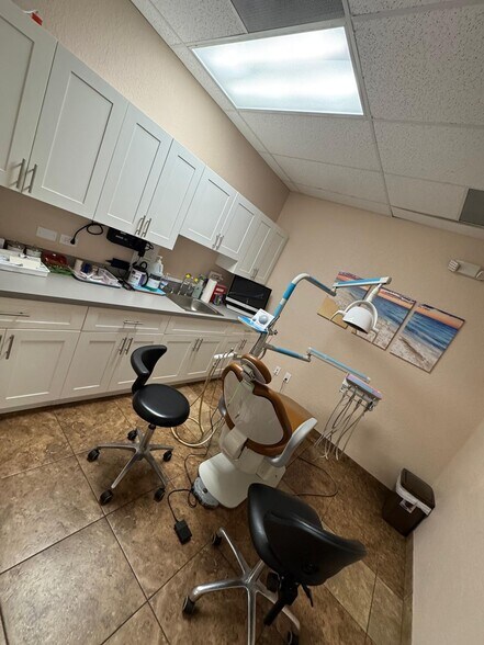 More Photos Of 1696 S Military Trl, West Palm Beach Medical For Lease