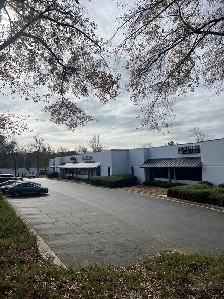 More Photos Of 6050 Dawson Blvd, Norcross Showroom For Lease