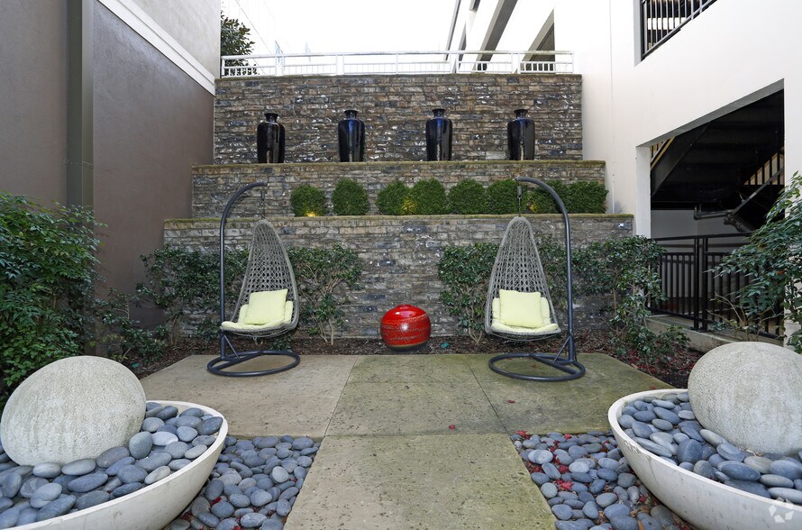 More Photos Of 900 E Six Forks Rd, Raleigh Apartments For Lease