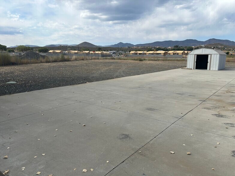 More Photos Of 700 S Bennett Dr, Dewey Warehouse For Lease