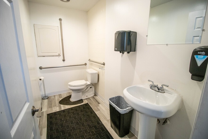 More Photos Of 10185 N Saginaw Rd, Clio Auto Repair For Sale