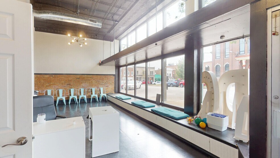 More Photos Of 215 W College Ave, Greenville Storefront Retail Office For Lease