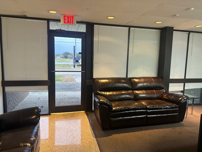 More Photos Of 401 Apollo Rd, Scott Distribution For Lease