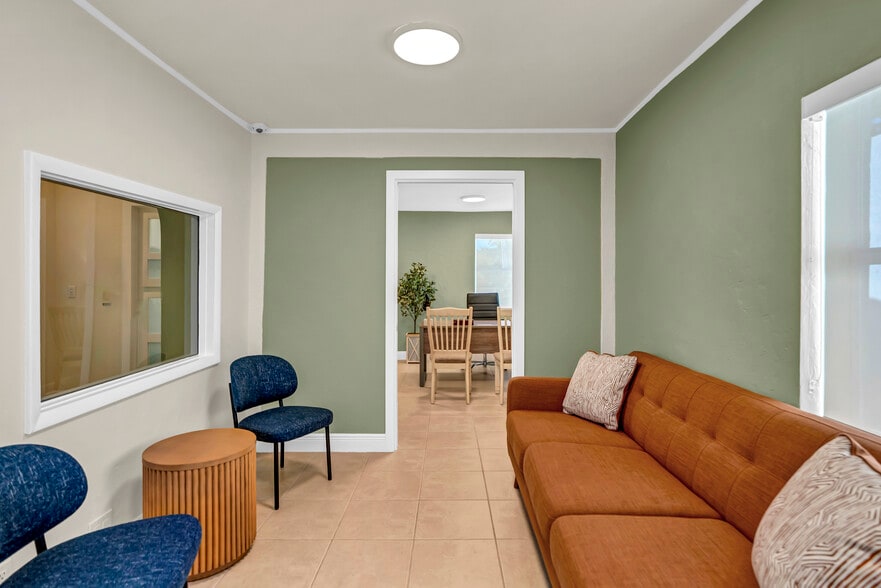 More Photos Of 481 E Commercial Blvd, Oakland Park Freestanding For Sale