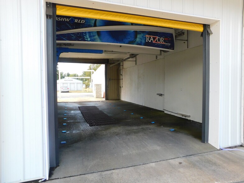 More Photos Of 413 415 417 419 Hackberry St, Paoli General Retail For Sale