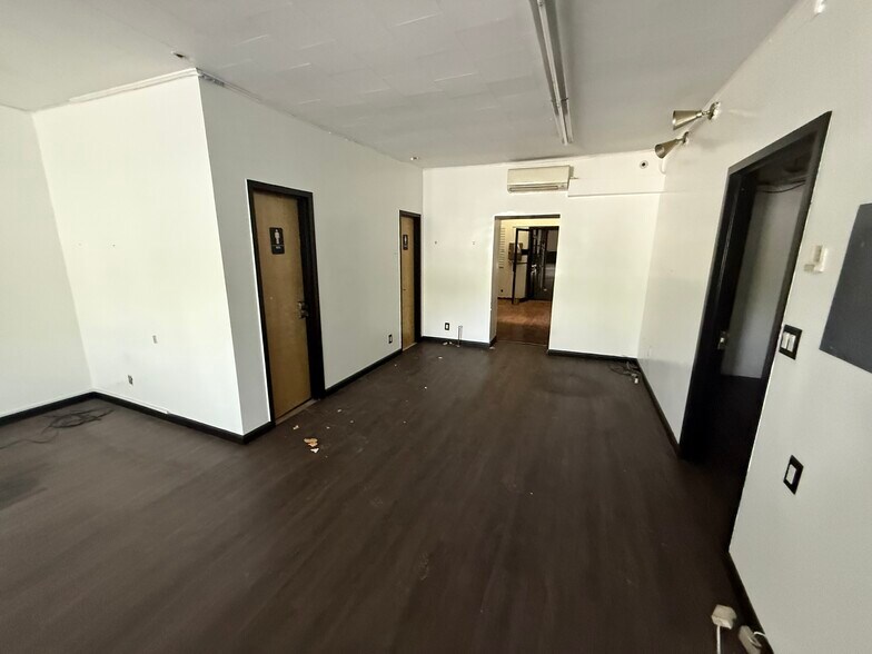 More Photos Of 802-804 Jamaica Ave, Brooklyn Warehouse For Lease