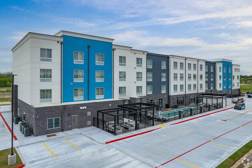 More Photos Of 219 S. Gateway Pl, Jenks Hotel For Lease