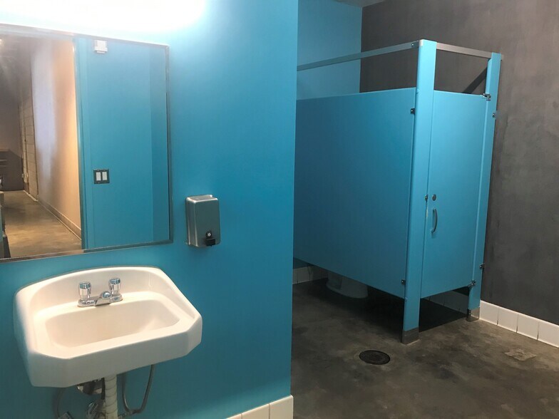 More Photos Of 525 Santa Monica Blvd, Santa Monica Apartments For Sale