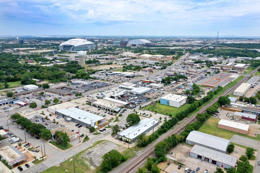 More Photos Of 500 E Front St, Arlington Storefront For Lease