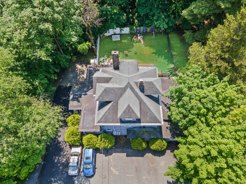 More Photos Of 247 N Middletown Rd, Pearl River Apartments For Sale