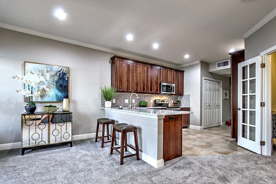 More Photos Of 401 E Pearl St, Granbury Apartments For Sale